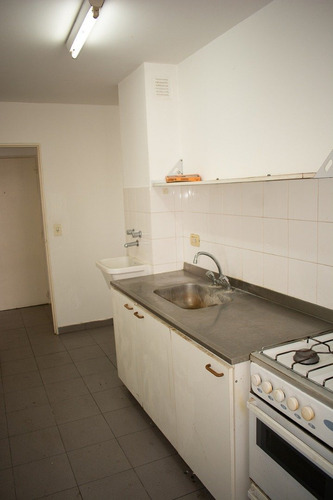 Imagen 3 de 14 de 2 Ambientes. Lateral Abierto.