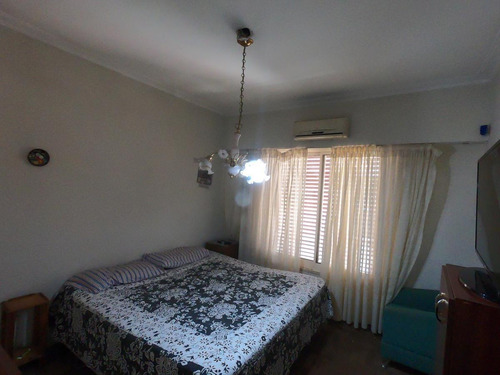 Imagen 5 de 11 de Casa Con Jardín Y Piscina - Parque Avellaneda