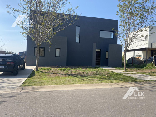 Impecable Casa Con Pileta En San Matias! Acepta Permuta Menor Valor... Mono O 2 Amb Caba