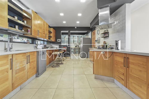 Casa En Arriendo De 6 Dorm. En Las Condes
