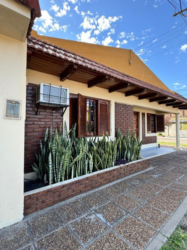 Casa 4 Ambientes En Venta Zona Costanera Goya Ctes