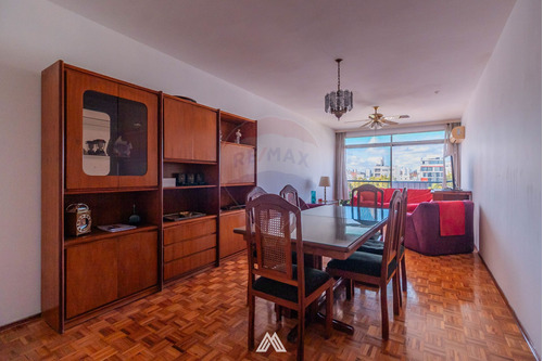 Se Vende Apartamento 3 Dormitorios Pocitos Cochera