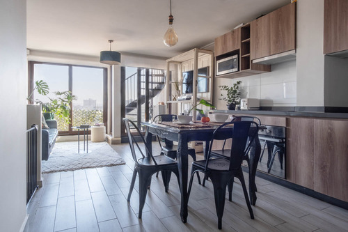 Disfruta De Vivir En Un Tríplex Con Terraza Y Quincho