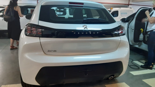 Imagen 9 de 18 de 208 Allure Tiptronic 2022