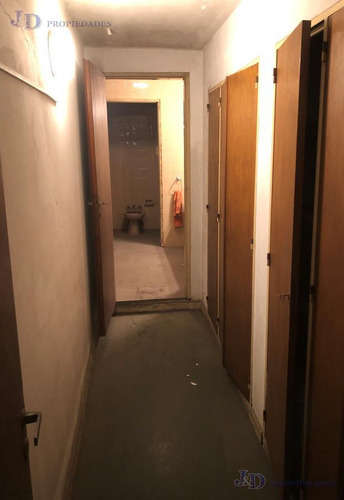 Imponente Edificio En Block En Monserrat