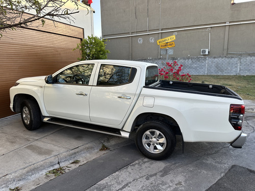 Mitsubishi L200 2.4 Cabina Doble 4x2 Mt