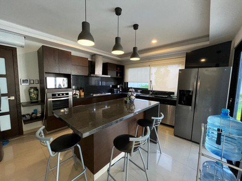 Casa En Venta En Costa De Oro, 4 Recámaras Cada Una Con Baño, Una De Ellas En Planta Baja, Alberca Y Jardín En Boca Del Río, Veracruz