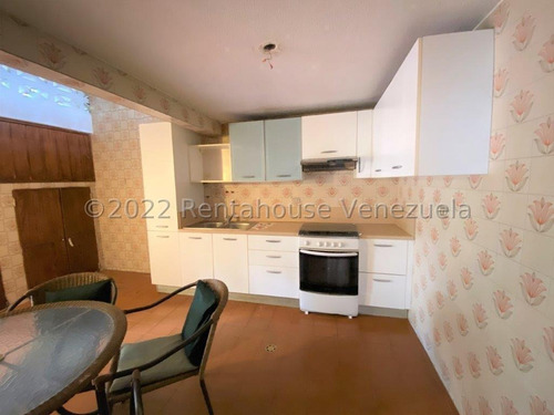 Imagen 8 de 20 de Casa En Venta En Santa Cecilia - Calle Cerrada.
