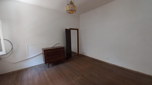 Imagen 2 de 12 de Pasillo 1 Dormitorio Con Patio A Reciclar