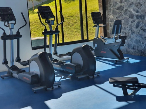 Casa A Precio De Oportunidad! 4 Recámaras, 3 Niveles, Zibatá, Qro. Am