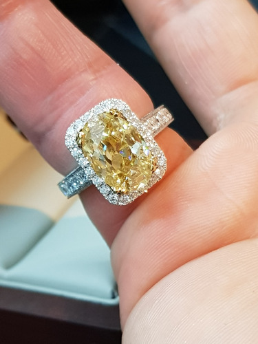 Anillo De Compromiso Oro De18k Diamante Amarillo De 3.20 Ct.