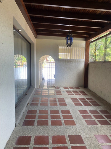 Venta De Casa En Urb Prados Del Este, Mcpio Baruta, Caracas. Mr