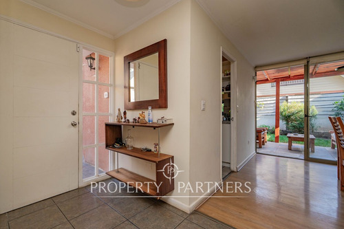 Se Vende Casa En Seguro Barrio Y Con Hermosa Vista...