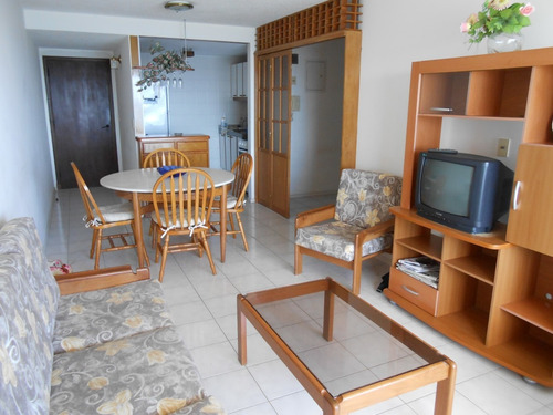 Imagen 3 de 14 de Apartamento En Piriapolis Edificio La Riviera Frente Al Mar