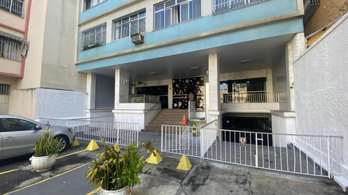 Vende-se Apartamento De 2 Quartos Em Icaraí