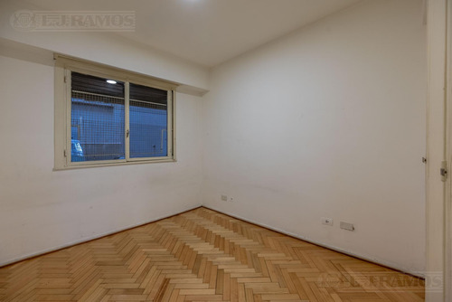 Departamento 3 Ambientes En Alquiler En La Zona De Recoleta, Al Frente, Luminoso, Con Seguridad 24hs
