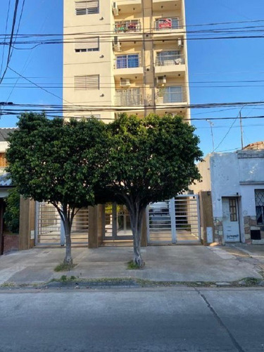 Imagen 2 de 10 de Departamento Monoambiente En Venta - Moron Centro