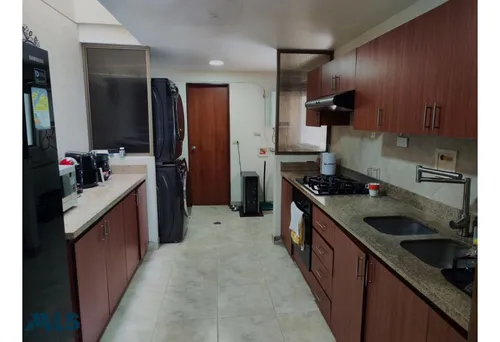 Espectacular Casa Con Áreas Amplias Y Senderos Pa...(mls#254950)