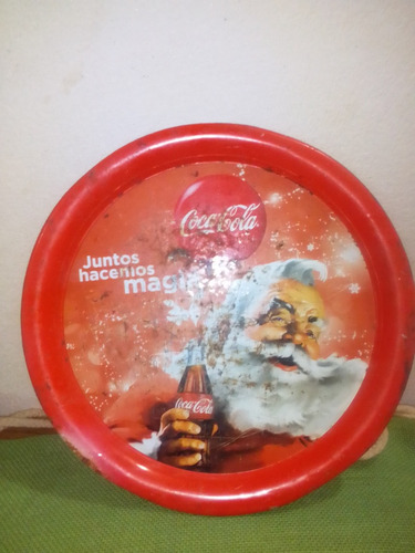 Charola Coca Cola Navideña 2012 , Raspada,24 Cm Metal (Usado)