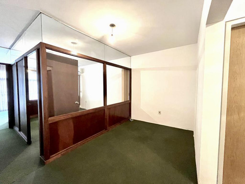 Amplia Oficina En Venta En Ciudad Vieja Montevideo