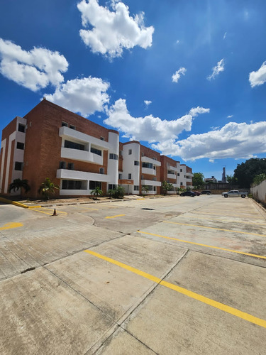 Apartamento Duplex Obra Gris En Cumbres De San Diego Socc