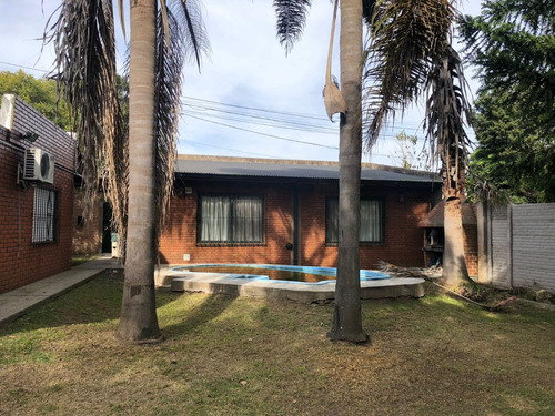 Hermosa Casa Con Pileta En Plátanos