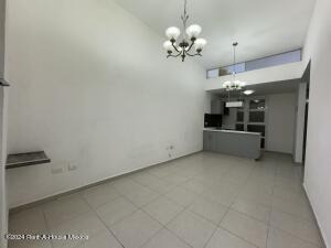 Casa De Segunda Mano, Una Planta, 2 Recamaras - El Romeral. Venta