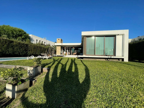 Imagen 24 de 30 de Venta Casa Al Canal Fondo Al Norte Nuevo Quilmes