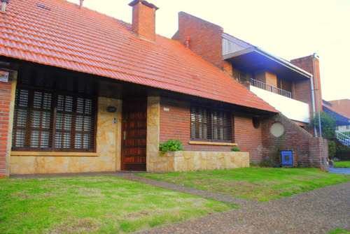 Imagen 2 de 23 de Urquiza Al 4300. Hermoso Chalet Con Piscina Y Posibilidad De Galpón. 800531
