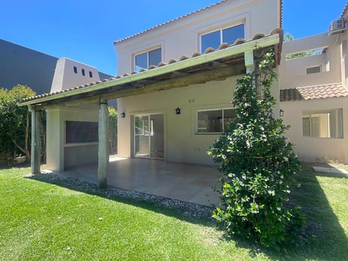 Dueño Directo Vende - Casa 8 Ambientes Barrio St. Matthew's - Pilar
