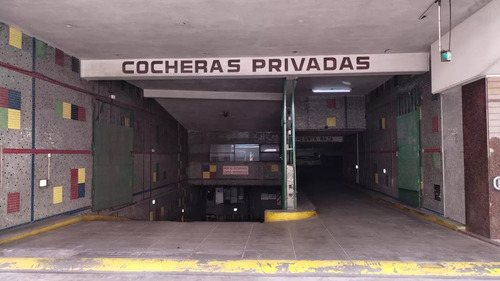 Cochera En Tribunales
