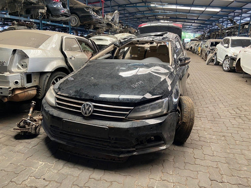 Imagem 2 de 5 de Sucata Volkswagen Jetta 2.0 2015/2016 Gasolina 211cvs