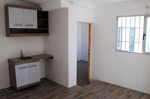 Oportunidad! Alquilo Apartamento Reciclado De 4 Dormitorios Y Patio, Sin Gastos Comunes, Ubicado En Sayago.