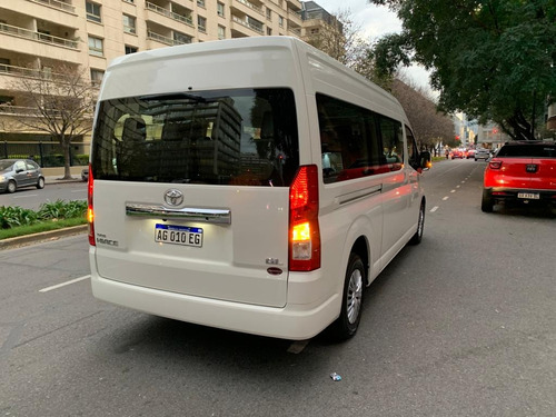 Toyota Hiace 2.8 Tdi Commuter 6at 14a