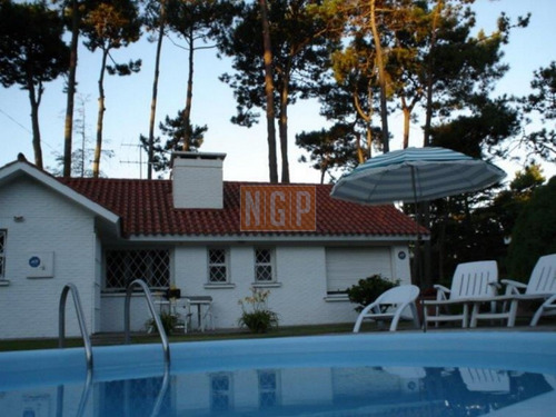 Imagen 1 de 10 de Casa En Cantegril Bien Mantenida