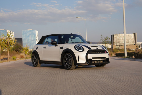 Mini Cooper Convertible 1.5 Iconic At