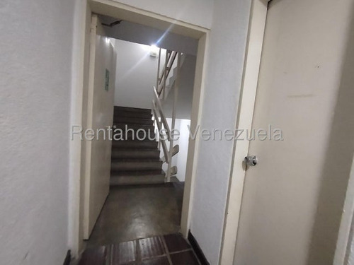 Valeria Chong Apartamento Venta Para Remodelar A Tu Gusto Barquisimeto Lara Zona Este El Parque Residencial Economico Codigo Inmobiliaria Rent-a-house 25-24629