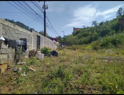Se Vende Terreno En Pátzcuaro, 11x33 Frente A La Uvaq, Sobre Abarca