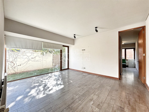 Casa En Venta De 6 Dorm. En Colina