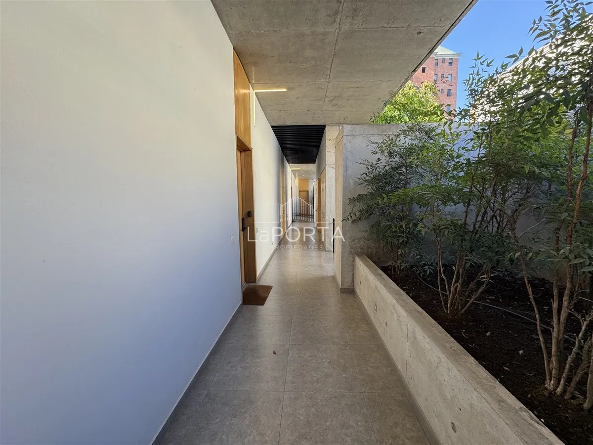 Imagen 3 de 28 de Departamento De 2 Dormitorios / Rooftop / 2b En Las Condes