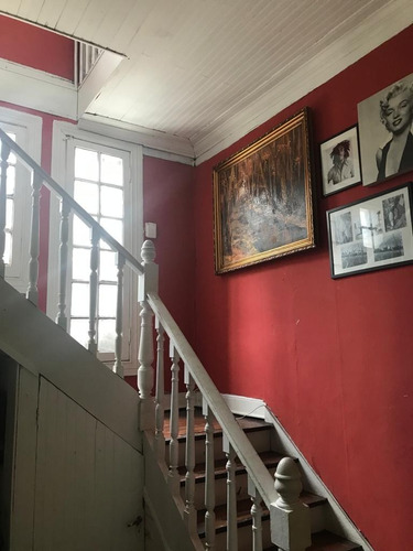 Casa En Venta En Pasaje Cerrado, Excelente Estado !!