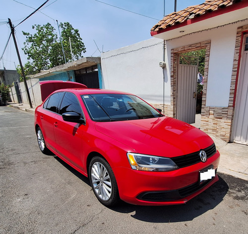 Bonito Jetta, Rojo, Seminuevo Pregunte Cualquier Duda