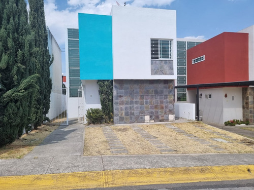 Casa De 3 Recamaras Y 3 Baños Completos En Conjunto Residencial Con Doble Filtro De Seguridad.