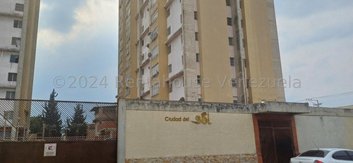 Acogedor Apartamento En Venta, En Barquisimeto, --24  22  093-- Areas De Recreacion, Emilein, Parque Infantil, Vigilancia Privada, Leon,  Cerca A Centros Comerciales Y Farmacias.