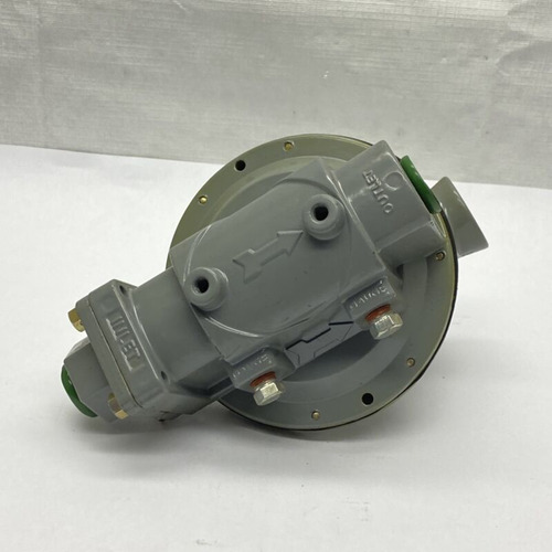 New Fisher Controls 1/8 Orf Pressure Relief Valve R52 Ccd