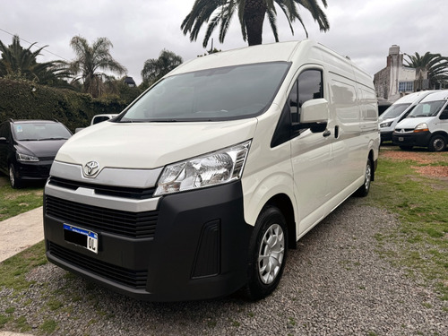 Toyota Hiace 2.8 Tdi Furgón 6at L2h2 3a 5p