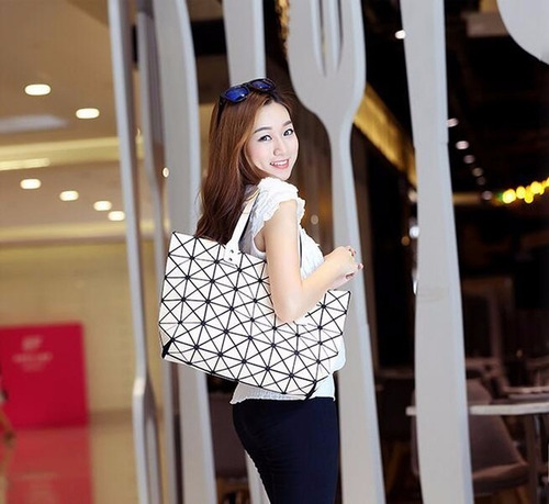 Bolsa Estilo Issey Miyake Bao Bao Geométrica Grande
