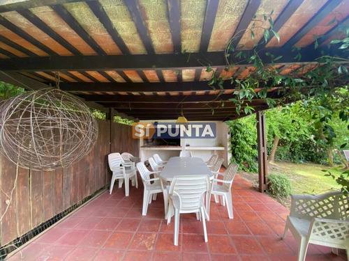 Imagen 15 de 30 de Espectacular Casa En Lugano 5 Dormitorios 4 Baños