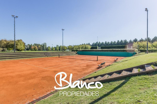 Imagen 3 de 19 de Oportunidad! Gran Lote De 1859 Metros Dentro Del Barrio Pilará - El Faetón