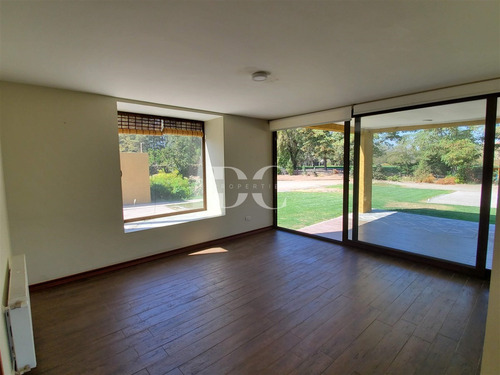 Casa En Venta De 5 Dorm. En Colina Chicureo, Las Brisas